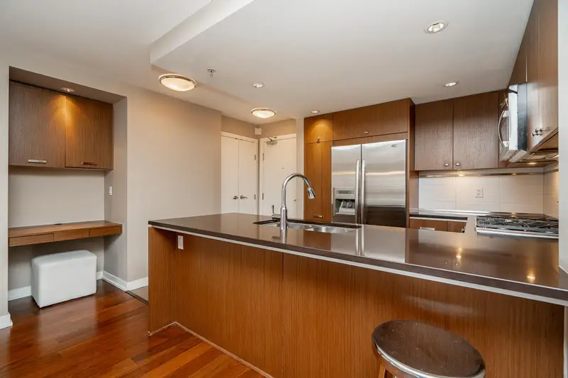 303 2950 KING GEORGE BOULEVARD - photo 3 of 25