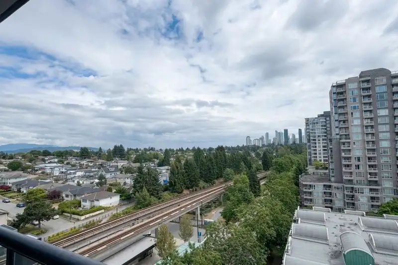 1109 3438 VANNESS AVENUE - photo 1 of 7