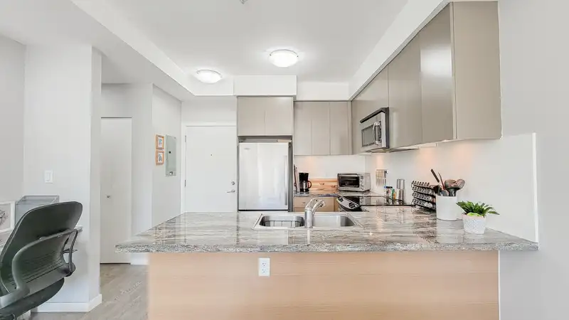 102 6440 194 STREET - photo 2 of 27