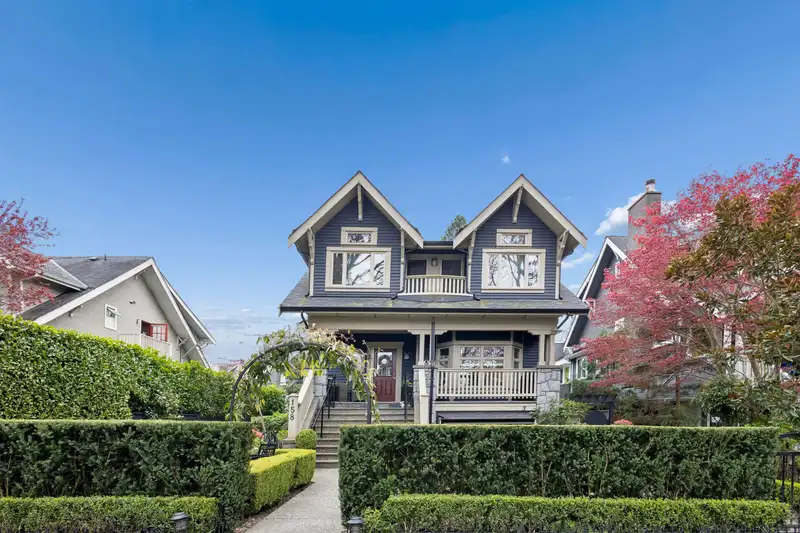 2 158 W 13TH AVENUE - photo 2 of 33