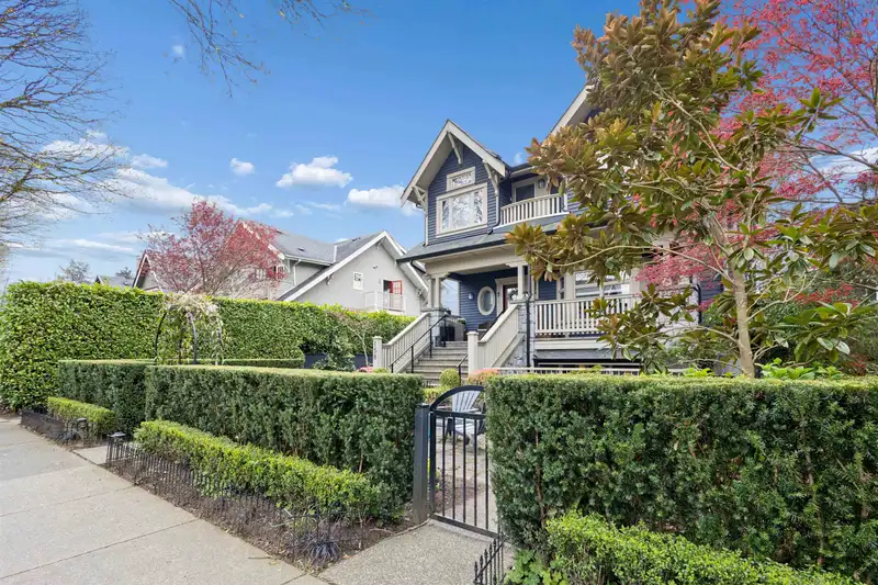 2 158 W 13TH AVENUE - photo 3 of 33