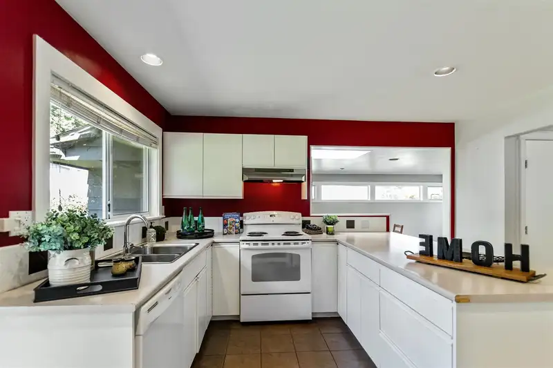 1244 ROSEWOOD CRESCENT - photo 4 of 24