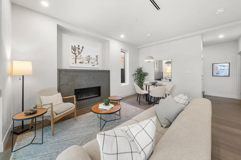 1 638 E 46TH AVENUE - photo 2 of 25