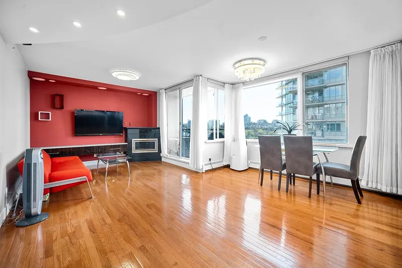 PH1003 1288 MARINASIDE CRESCENT - photo 2 of 25