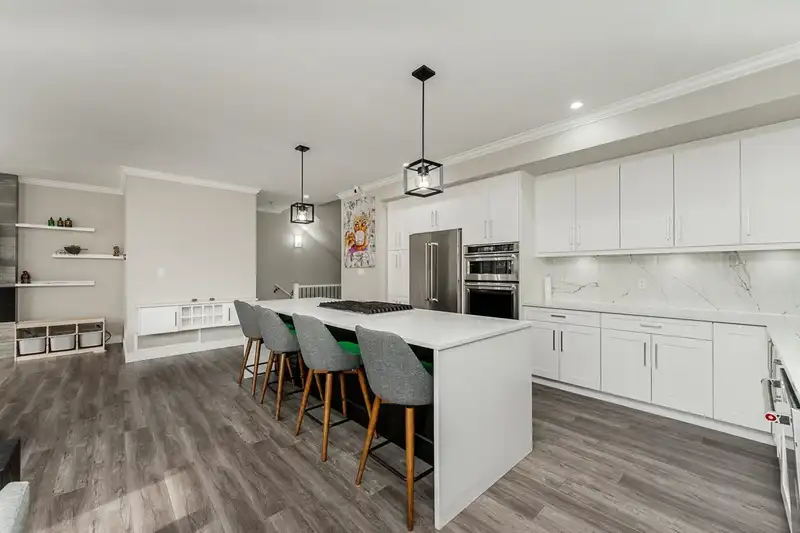 97 17033 FRASER HIGHWAY - photo 3 of 39