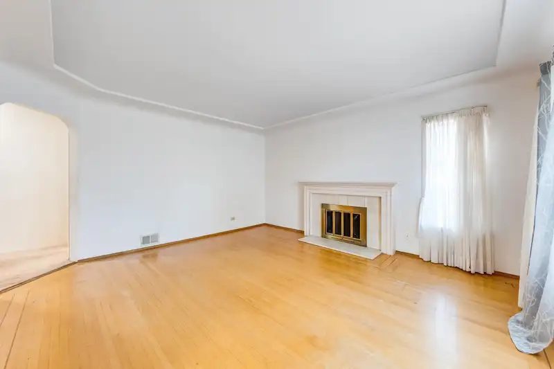 2804 EUCLID AVENUE - photo 4 of 36