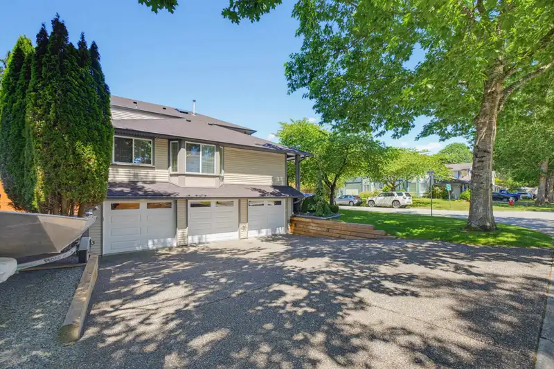 12057 238 STREET - photo 4 of 20