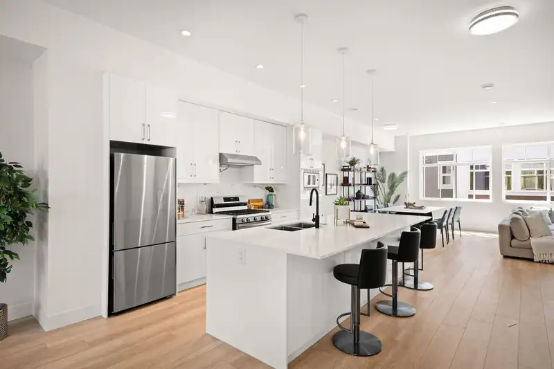 54 2528 156 STREET - photo 2 of 32