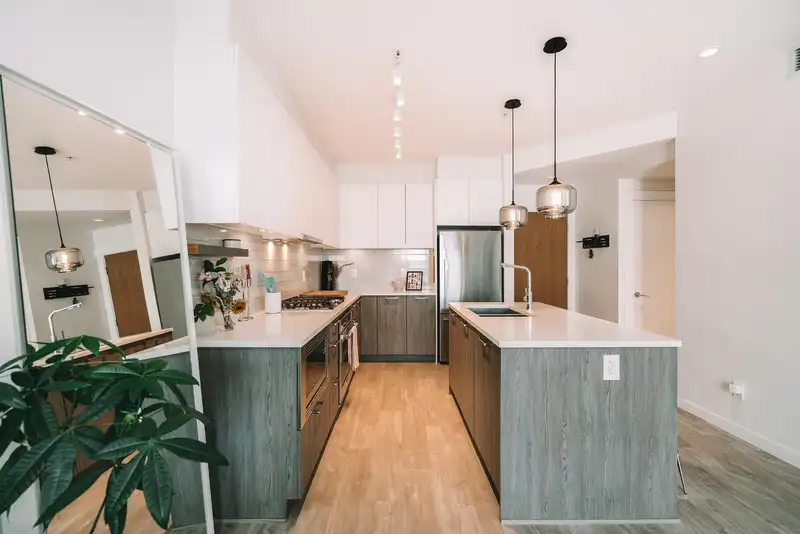 206 615 E 3RD STREET - photo 4 of 22