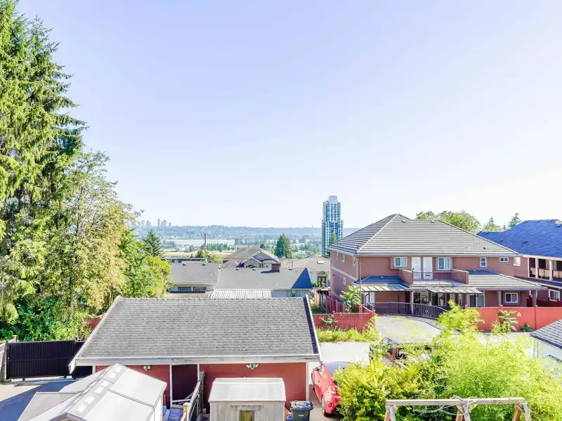 A 918 DELESTRE AVENUE - photo 1 of 40