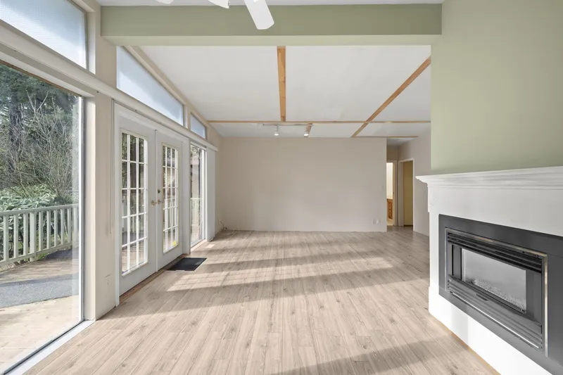 13482 58 AVENUE - photo 3 of 23