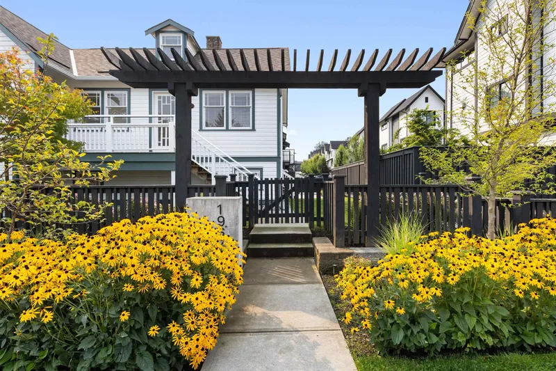 19678 80 AVENUE - photo 2 of 25