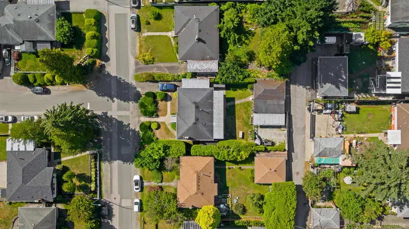 5017 PIONEER AVENUE - photo 2 of 6