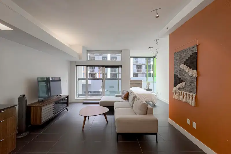 504 33 W PENDER STREET - photo 1 of 17