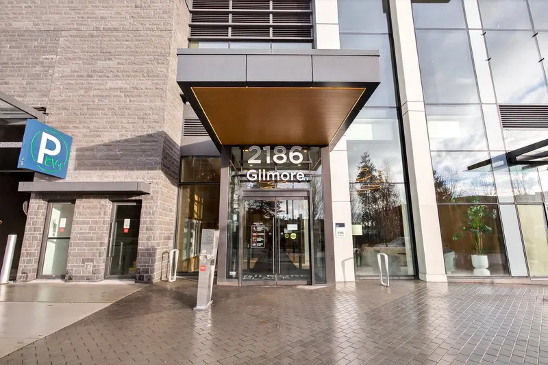 3706 2186  GILMORE AVENUE - photo 2 of 25