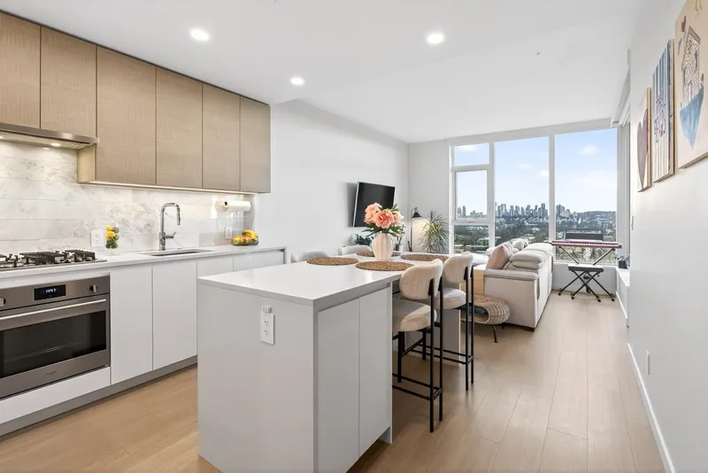 3706 2186  GILMORE AVENUE - photo 3 of 25