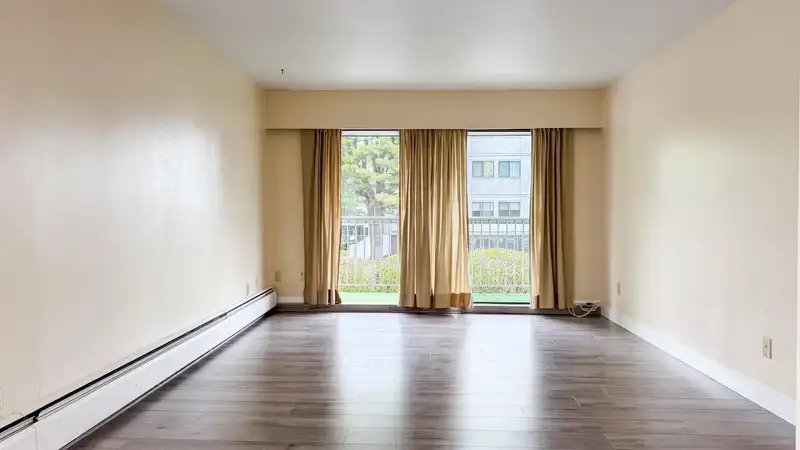 102 6380 BUSWELL STREET - photo 4 of 18