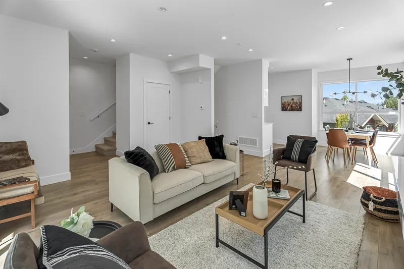 39 6162 138 STREET - photo 4 of 25