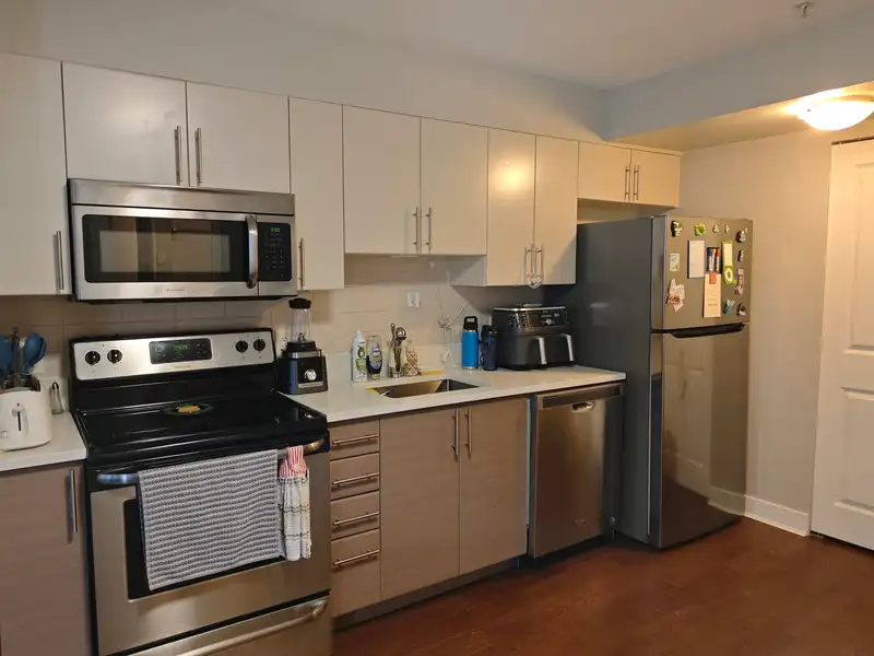 107 5632 KINGS ROAD - photo 3 of 7