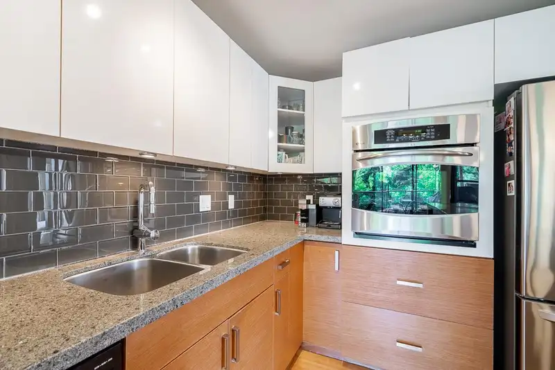301 1450 PENNYFARTHING DRIVE - photo 2 of 38