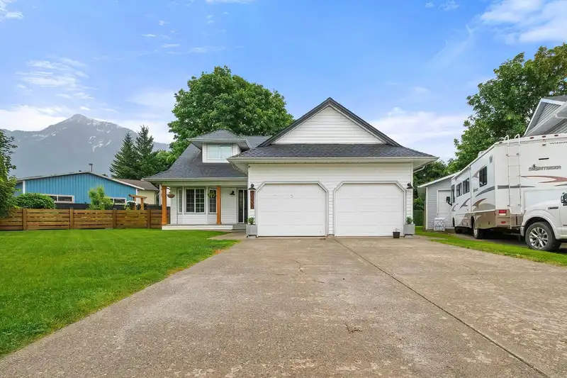 7238 GERRIT PLACE - photo 2 of 38