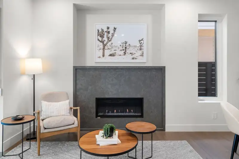 1 628 E 46TH AVENUE - photo 4 of 40