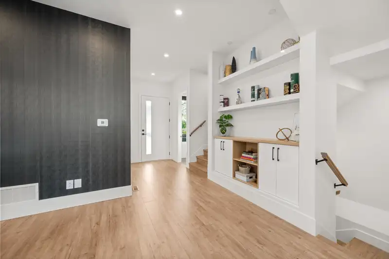 7652 206 STREET - photo 2 of 40