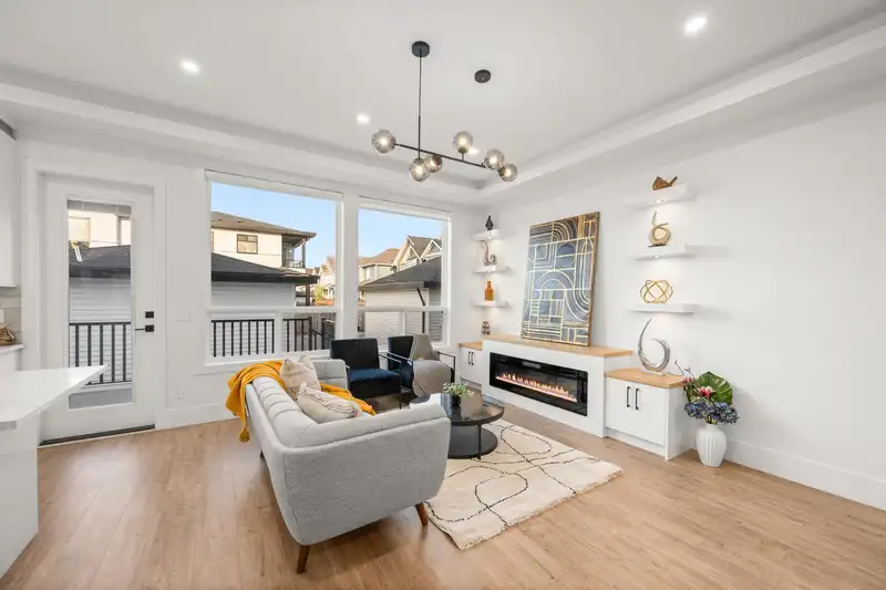 7652 206 STREET - photo 3 of 40