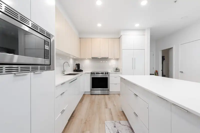 219 1892 STARLING DRIVE - photo 3 of 38