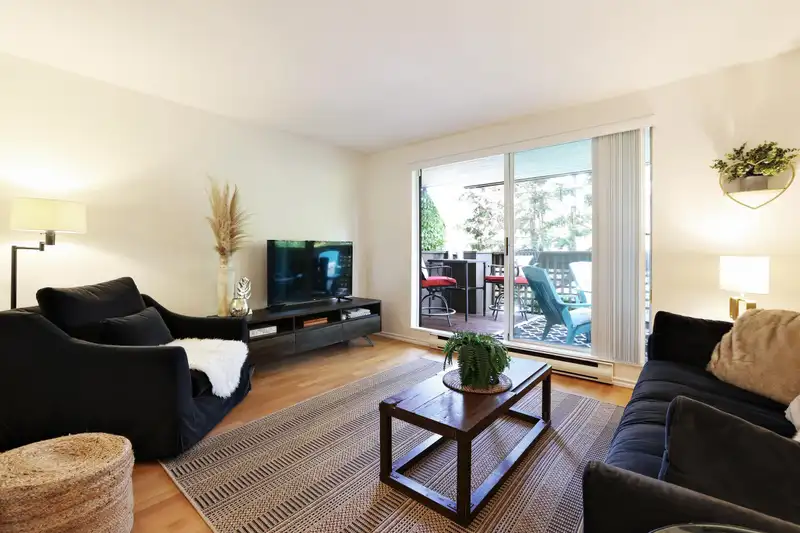 101 2458 YORK AVENUE - photo 2 of 21