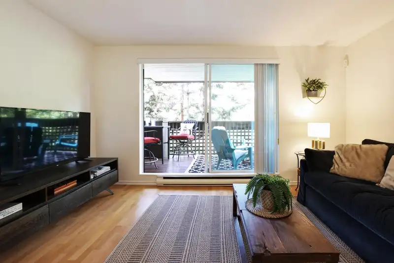 101 2458 YORK AVENUE - photo 3 of 21