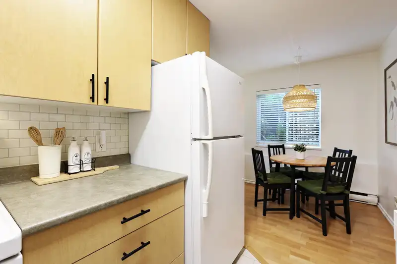 101 2458 YORK AVENUE - photo 4 of 21