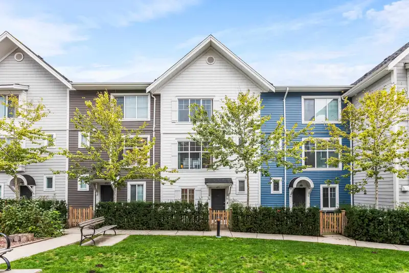 31 20451 84 AVENUE - photo 1 of 31