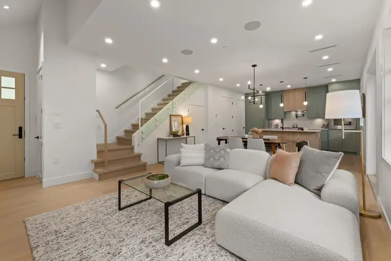 231 W 15TH AVENUE - photo 2 of 25