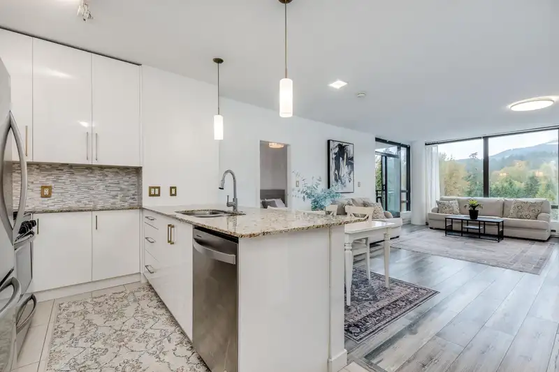 507 110 BREW STREET - photo 1 of 37
