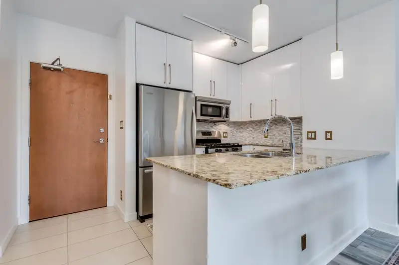 507 110 BREW STREET - photo 3 of 37