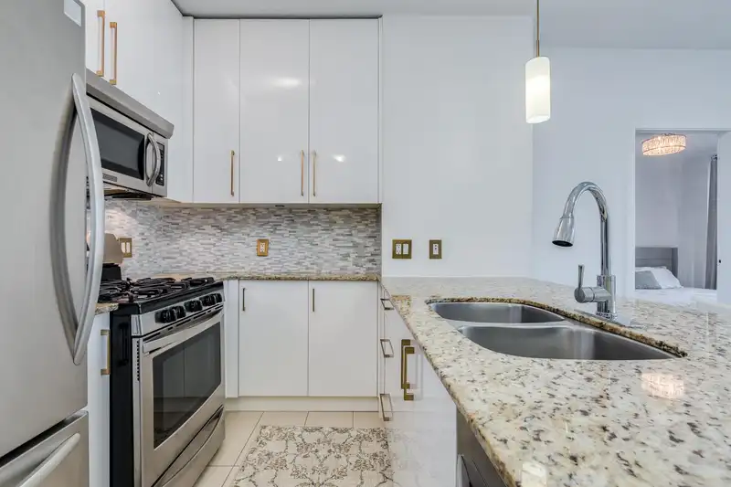 507 110 BREW STREET - photo 4 of 37