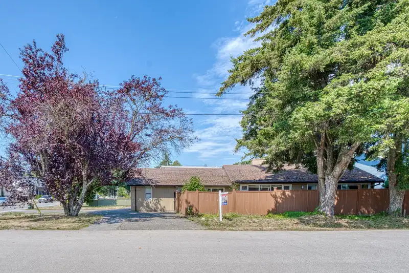 7863 119A STREET - photo 2 of 30