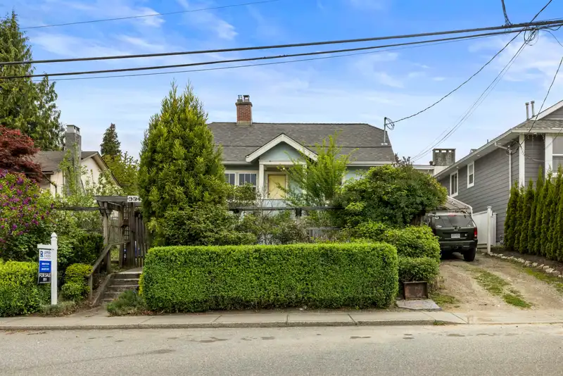 33433 3 AVENUE - photo 1 of 29