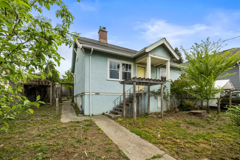 33433 3 AVENUE - photo 2 of 29