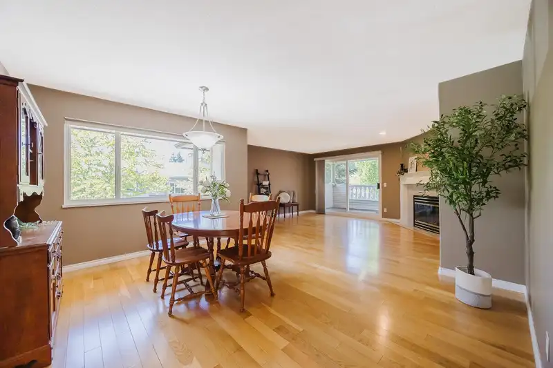 268 13888 70 AVENUE - photo 3 of 36