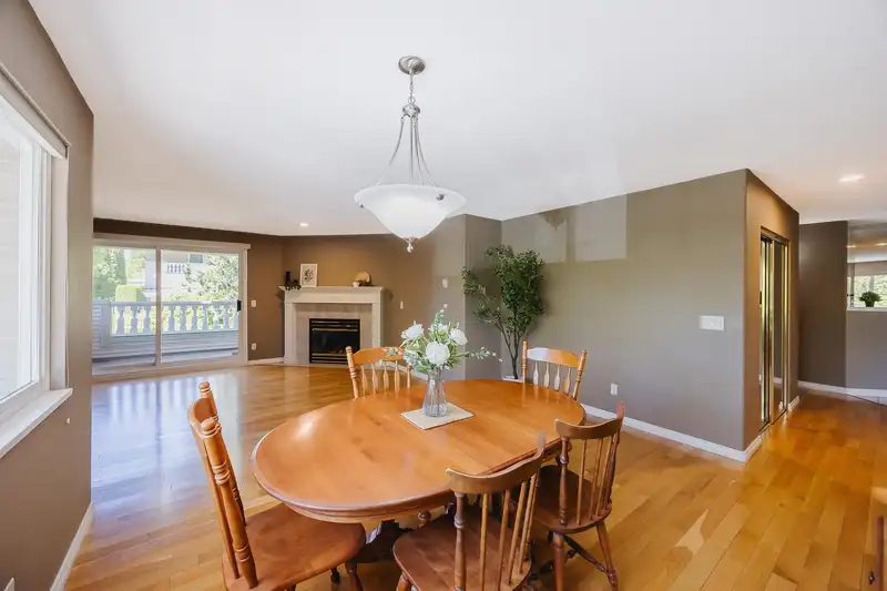 268 13888 70 AVENUE - photo 4 of 36