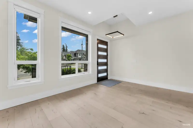 2751 164 STREET - photo 3 of 31