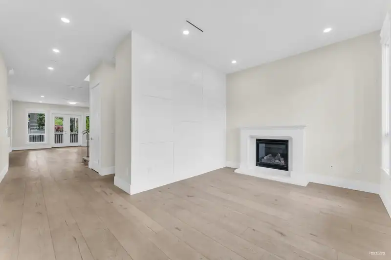 2751 164 STREET - photo 4 of 31
