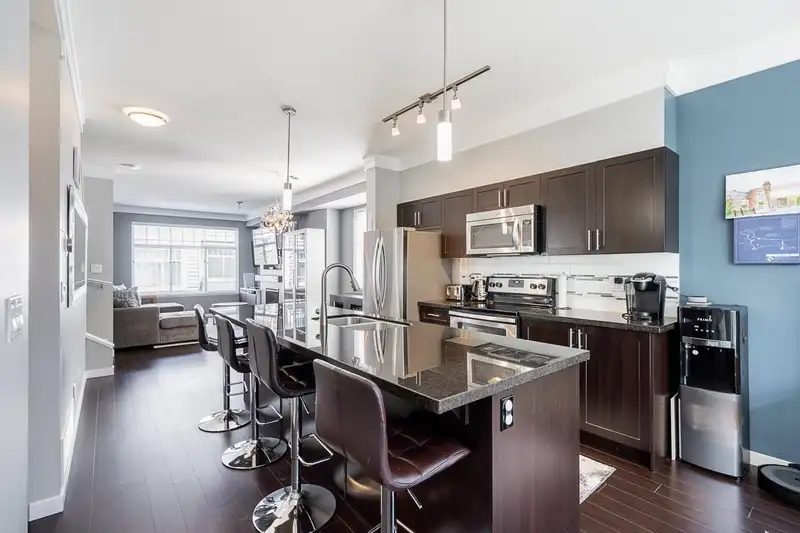3 14356 63A AVENUE - photo 2 of 35