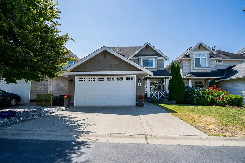 8 7067 189 STREET - photo 1 of 39