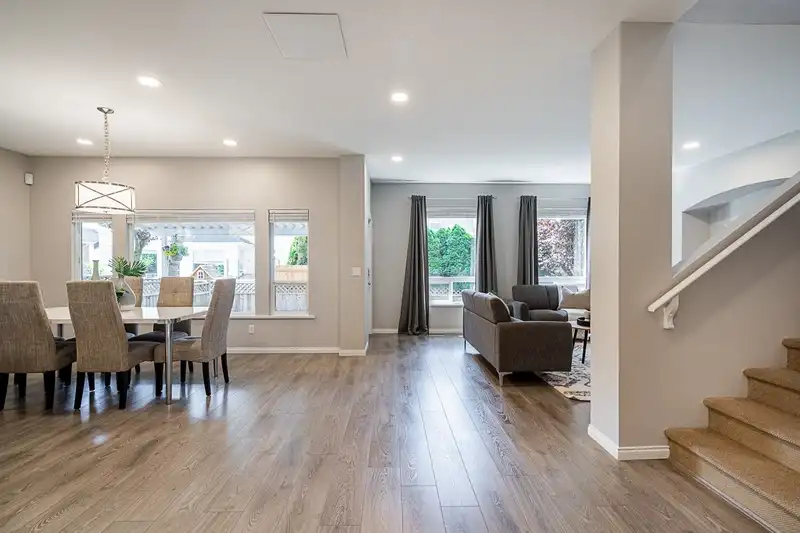 8 7067 189 STREET - photo 2 of 39