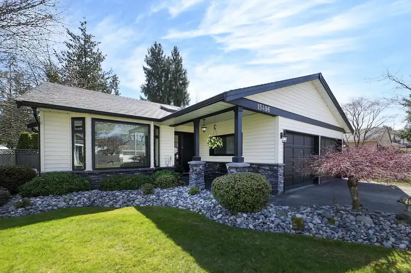 15496 93 AVENUE - photo 4 of 40