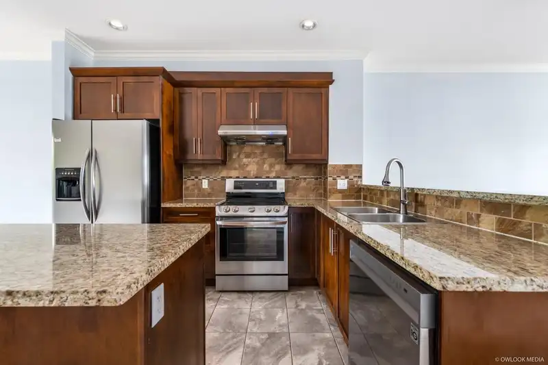 37 16355 82 AVENUE - photo 4 of 18