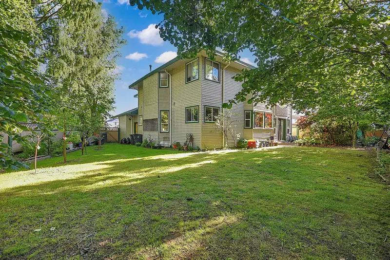 12479 70A AVENUE - photo 2 of 36